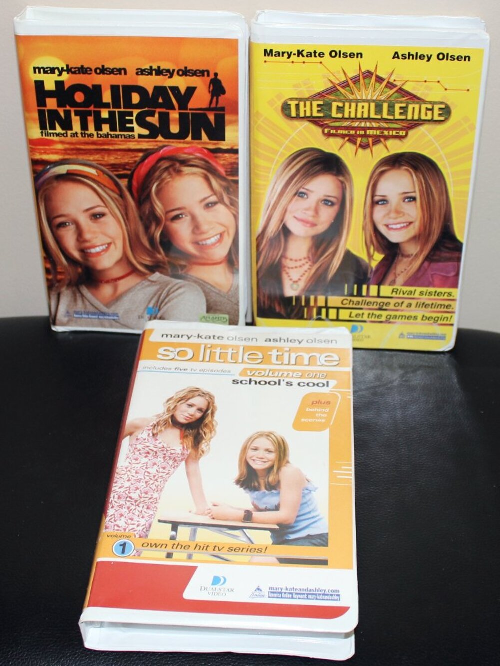 3/$88❤️3 x vintage Mary-Kate & Ashley Olsen Twins VHS clamshell video tapes